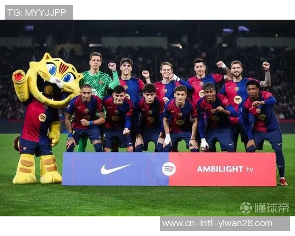 每体：佩德里、莱万等人在休息日自动前往练习基地保持状况